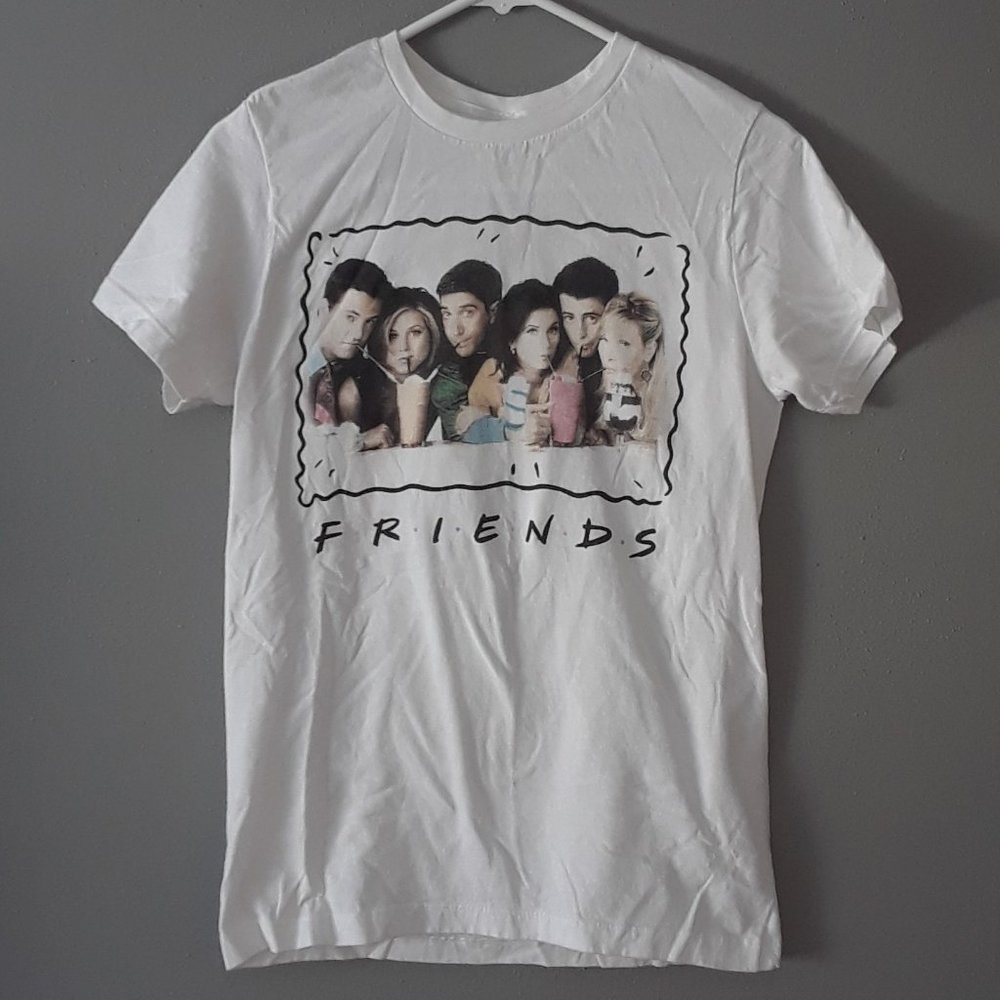 FLASH SALE 10/$20  Friends T-shirt sz small